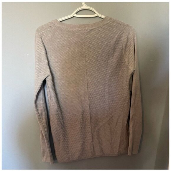 Vila Milano Gray V-Neck Sweater Women's Size Medium Knit Top Casual - Picture 5 of 5